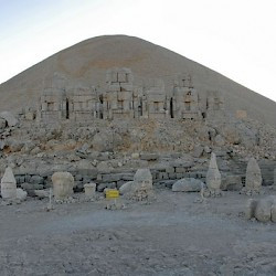 Nemrud Daği, Eastern terrace, General view