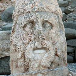 Nemrud Daği, Eastern terrace, Heracles - Artagenes - Ares
