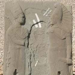 Nemrud Daği, Western terrace, Antiochus shaking hands with Apollo