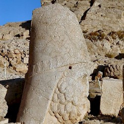 Nemrud Daği, Western terrace, Zeus