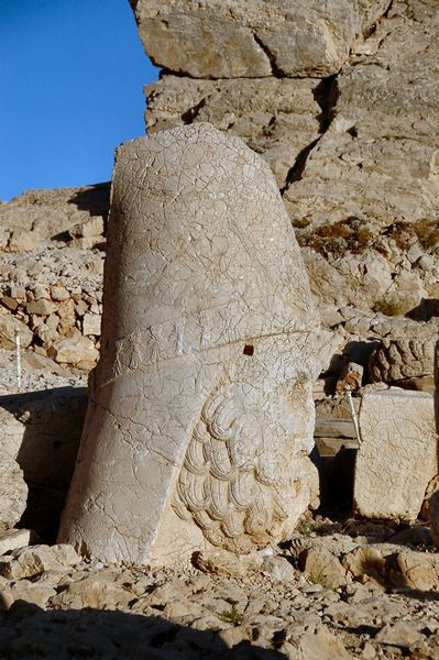 Nemrud Daği, Western terrace, Zeus