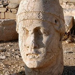 Nemrud Daği, Western terrace, Antiochus
