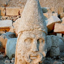 Nemrud Daği, Western terrace, Zeus