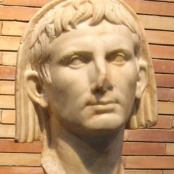 Augusta Emerita, Portrait of Augustus as pontifex maximus