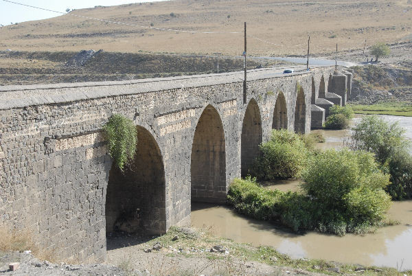 Diyarbakir, Tigris bridge