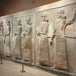 Khorsabad, Relief of courtiers