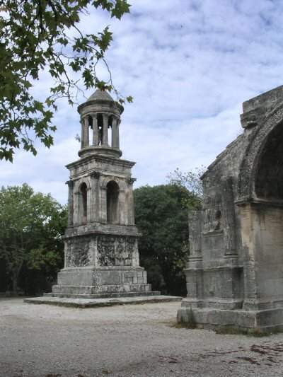 Glanum, Roman mausoleum
