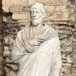 Lutetia, Statue of a priest of Serapis