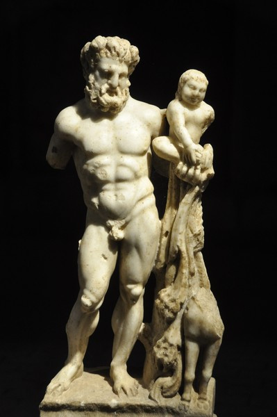Belgrade, Statue of Hercules and Telephus