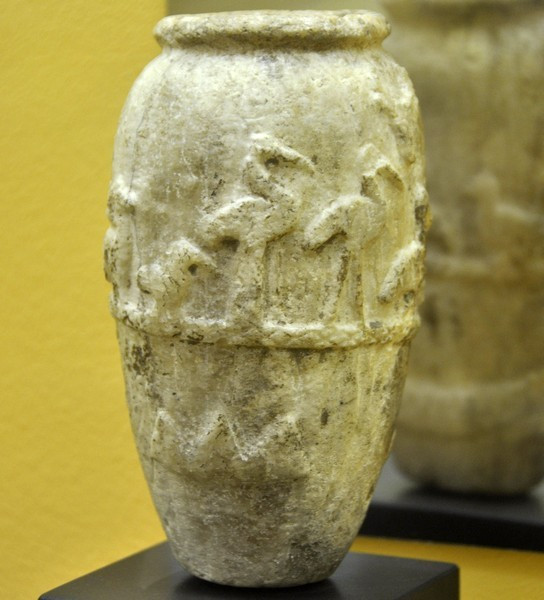 Vase, decorated with birds, Dynasty 0