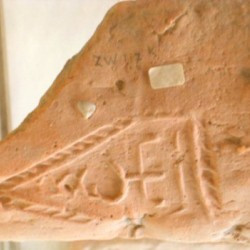 Zwammerdam, Rooftile with the letters "XXX GEL" (Legio XXX) in the form of trident