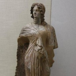 Zone, Figurine of a lady