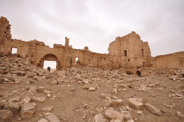 Qasr Bshir, Rubbish at the court
