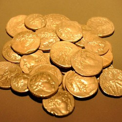 Qumran, Coins