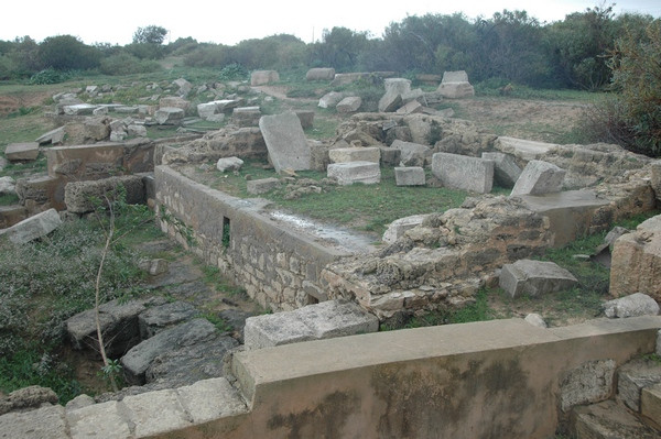 Lepcis, Amphitheater, temple