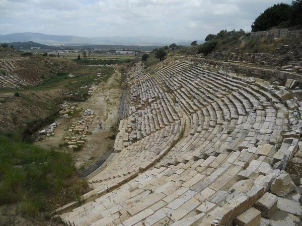 Magnesia on the Meander, Stadium