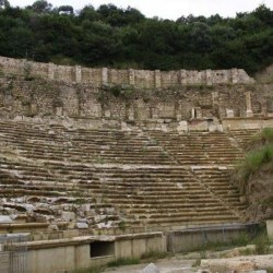 Magnesia on the Meander, Stadium, curve