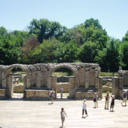 Buthrotum, Theater, Stage