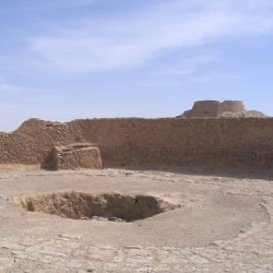 Yazd, Northwestern "tower of silence" (1)