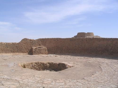 Yazd, Northwestern "tower of silence" (1)