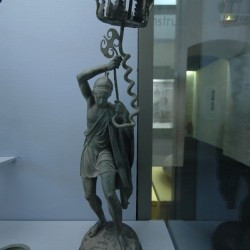 Bavay, Lampstand