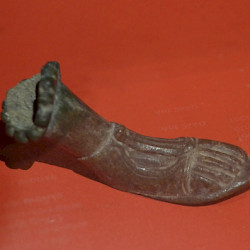 Bavay, Votive offering of a foot