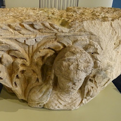 Bavay, Forum, Sculpted capital