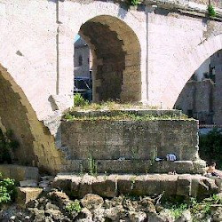 Rome, bridge of Fabricius, Central arch