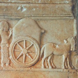 Dascylium, Short funerary stele: chariot