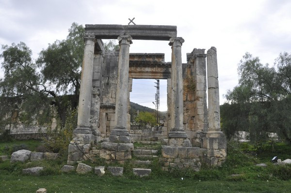 Bziza, Roman temple