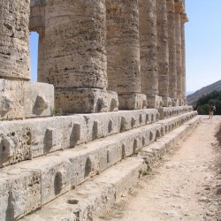 Segesta, Temple, Stylobate