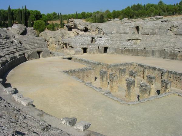 Italica, Amphitheater, Arena