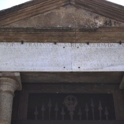 Alcántara bridge, shrine, inscription