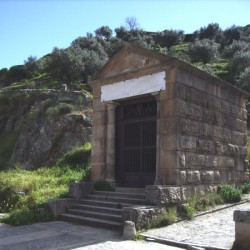 Alcántara bridge, shrine