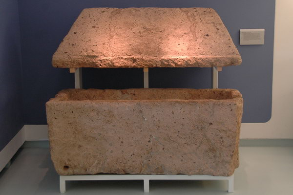 Nijmegen, Tomb of a girl of about ten years old