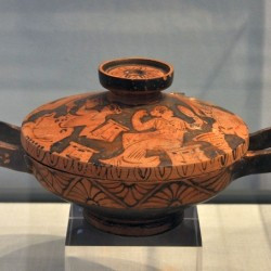 Halos, Lekane (covered dish)