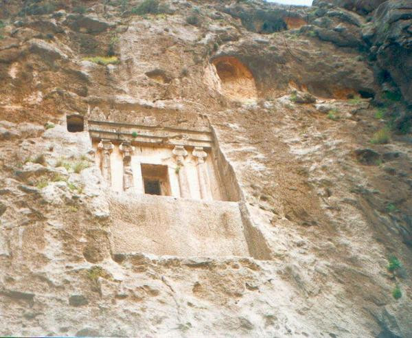 Kupan, Achaemenid rock tomb