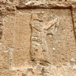 Dukkan-e Daud, Tomb, Relief of a Magian