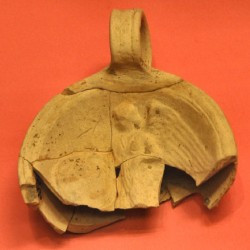 Waldgirmes, Oil lamp with Victoria