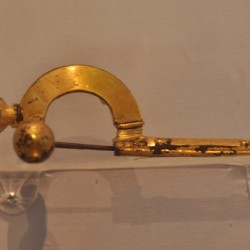 Viminacium, Crossbow fibula