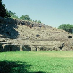 Sutrium, Amphitheater
