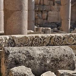 Baalbek, temple of Jupiter, Great Court, Decoration