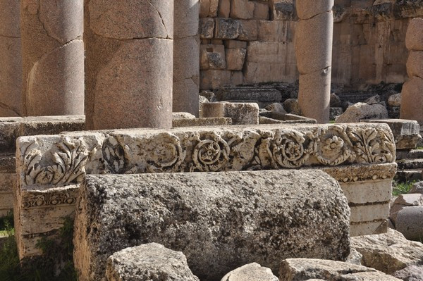 Baalbek, temple of Jupiter, Great Court, Decoration