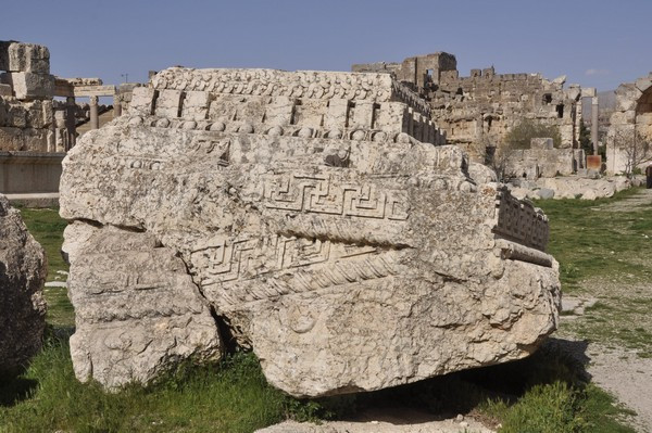 Baalbek, temple of Jupiter, Great Court, Decoration