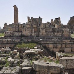 Baalbek, temple of Jupiter, Great Court, Large altar