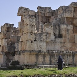 Baalbek, temple of Jupiter, Great Court, Small altar