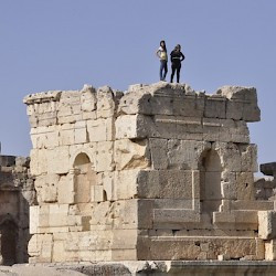 Baalbek, temple of Jupiter, Great Court, Small altar