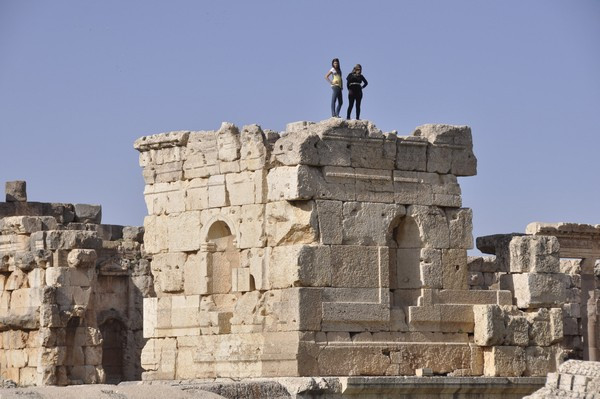 Baalbek, temple of Jupiter, Great Court, Small altar