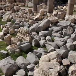 Baalbek, Temple of Jupiter, Great Court, Columns