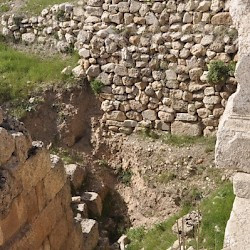 Baalbek, temple of Jupiter, Great Court, Deep sounding